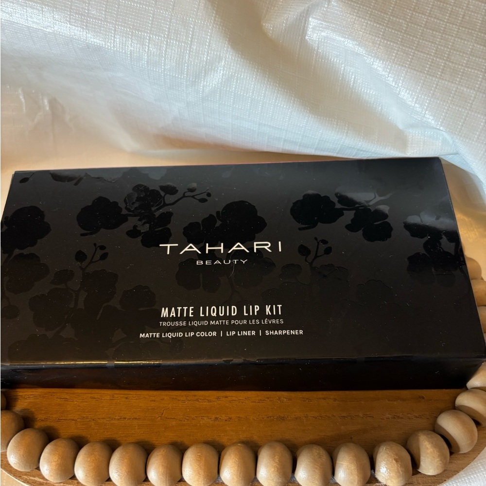 Tahari Matte Liquid Lip Kit - Black